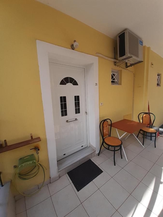 דירות קלמאטה Yellow House מראה חיצוני תמונה