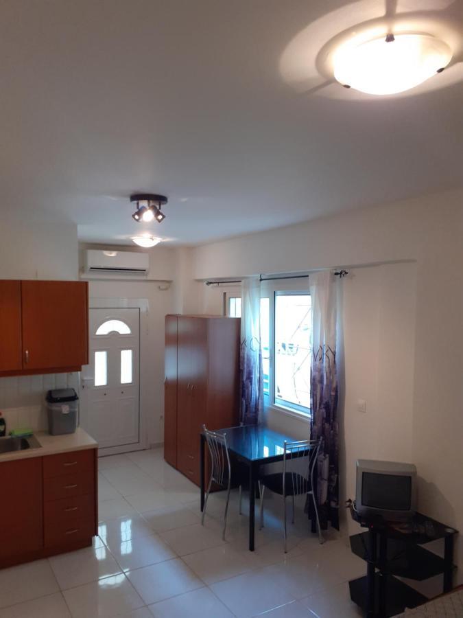 דירות קלמאטה Yellow House מראה חיצוני תמונה