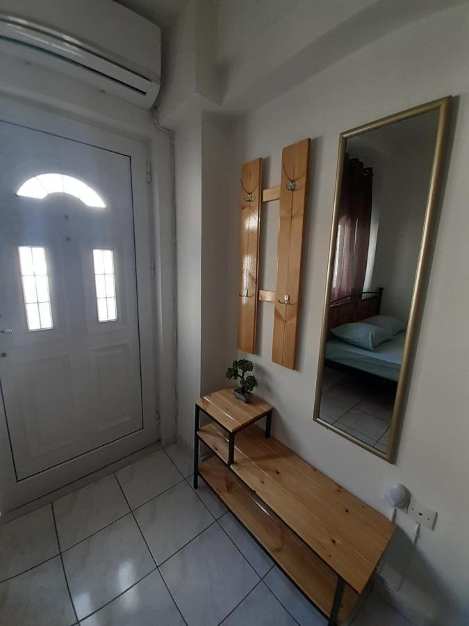 דירות קלמאטה Yellow House מראה חיצוני תמונה