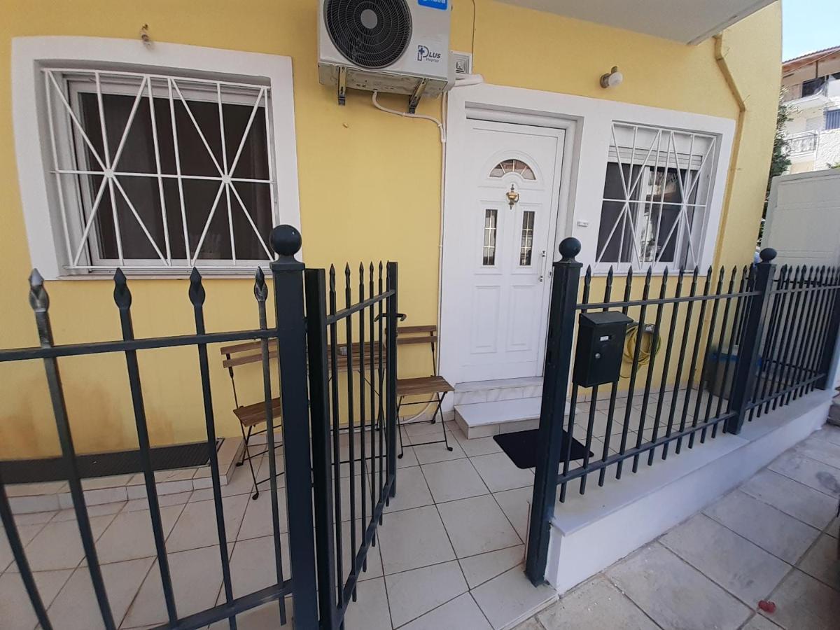 דירות קלמאטה Yellow House מראה חיצוני תמונה