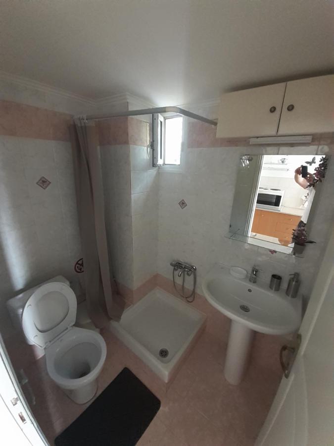 דירות קלמאטה Yellow House מראה חיצוני תמונה